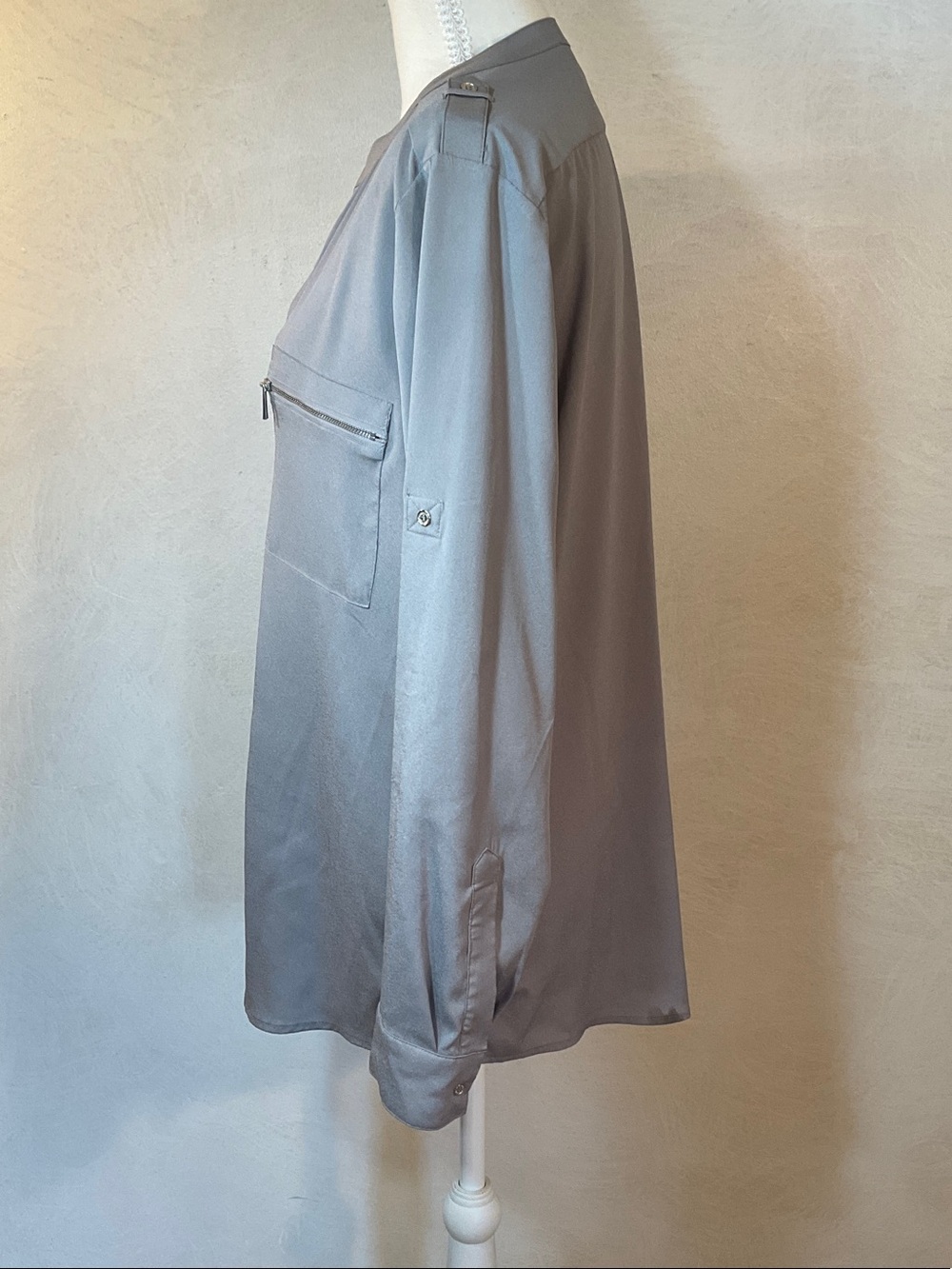 Calvin Klein Gray Button-Front Shirt. - Picture 3 of 8
